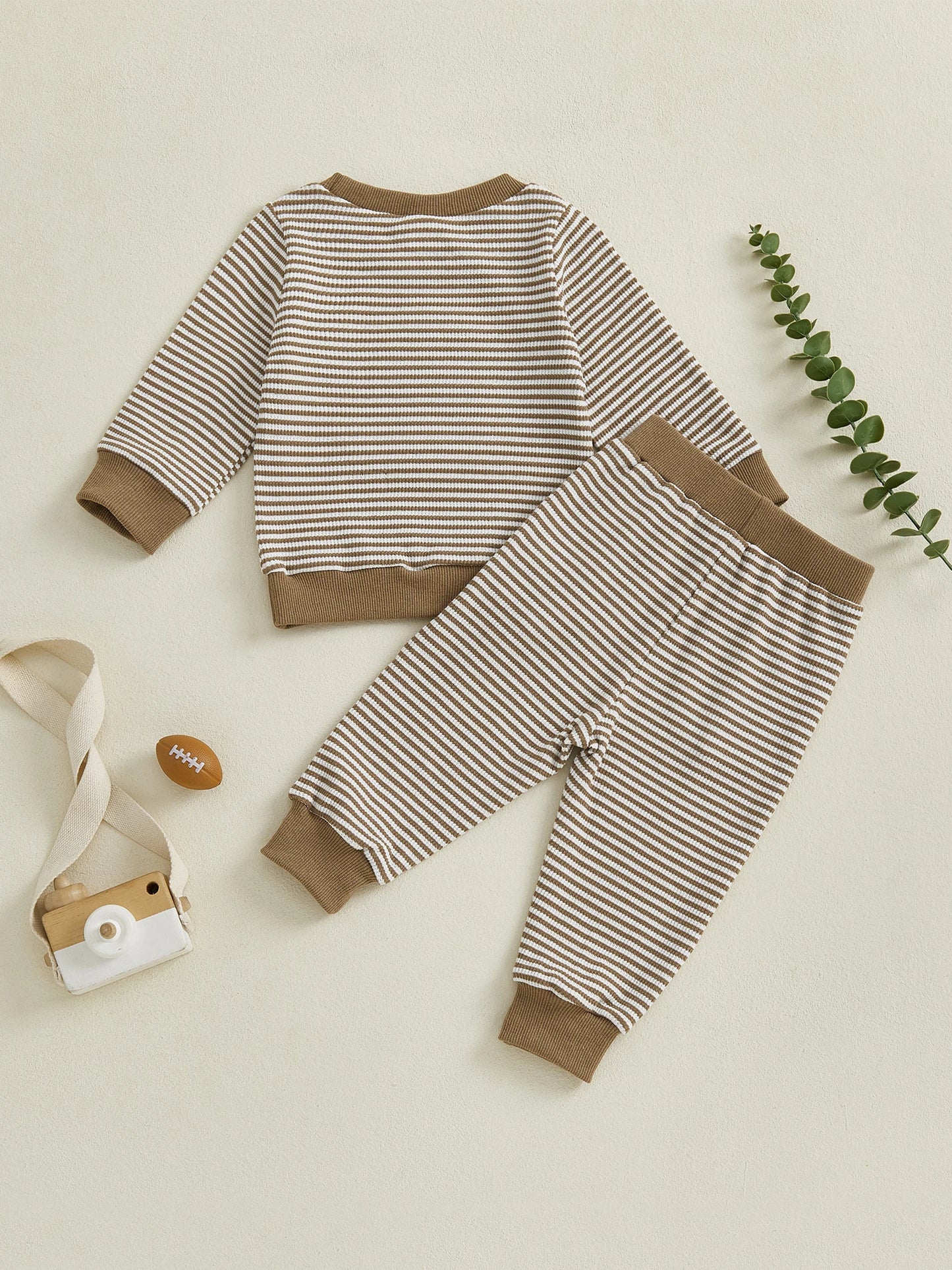 Boys 2-Piece Set Stylish Long Sleeve Embroidered Rugby Sweatshirt with Matching Striped Sweatpants for a Cozy Fall Look